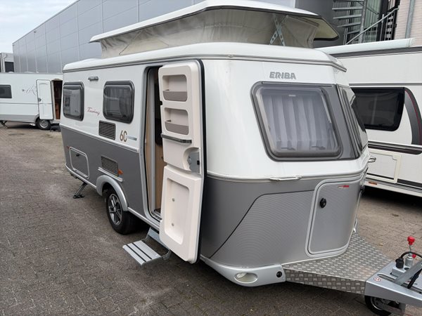 Afbeelding Eriba Touring - 60 Edition 542 net binnen met mover
